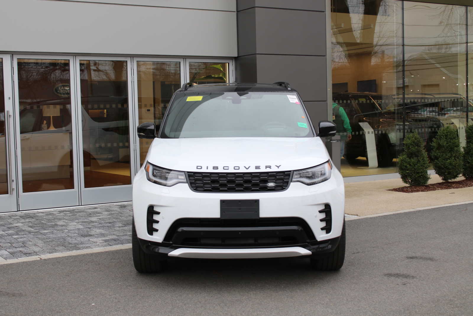 new 2024 Land Rover Discovery car, priced at $71,558