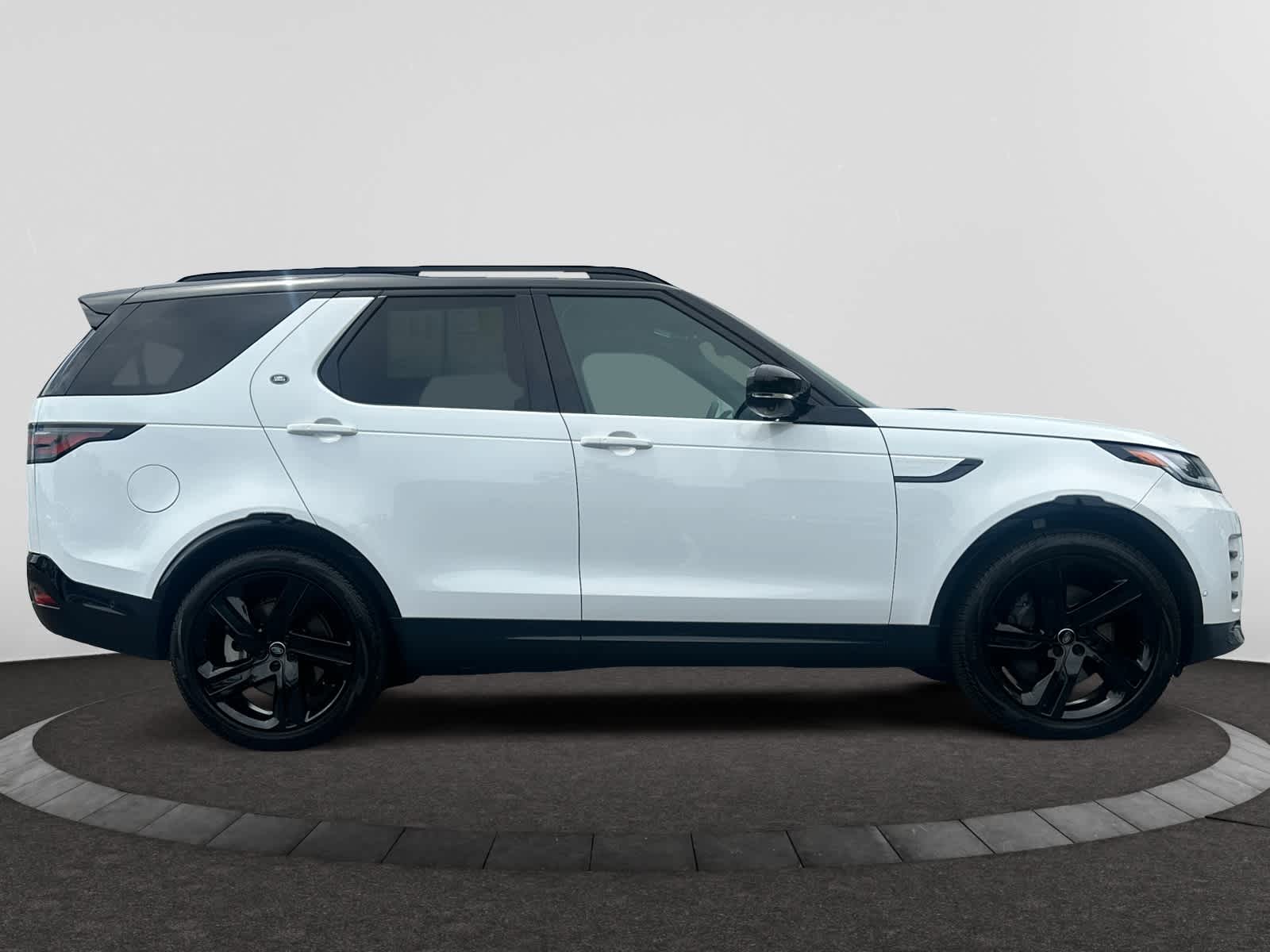 used 2024 Land Rover Discovery car, priced at $61,998