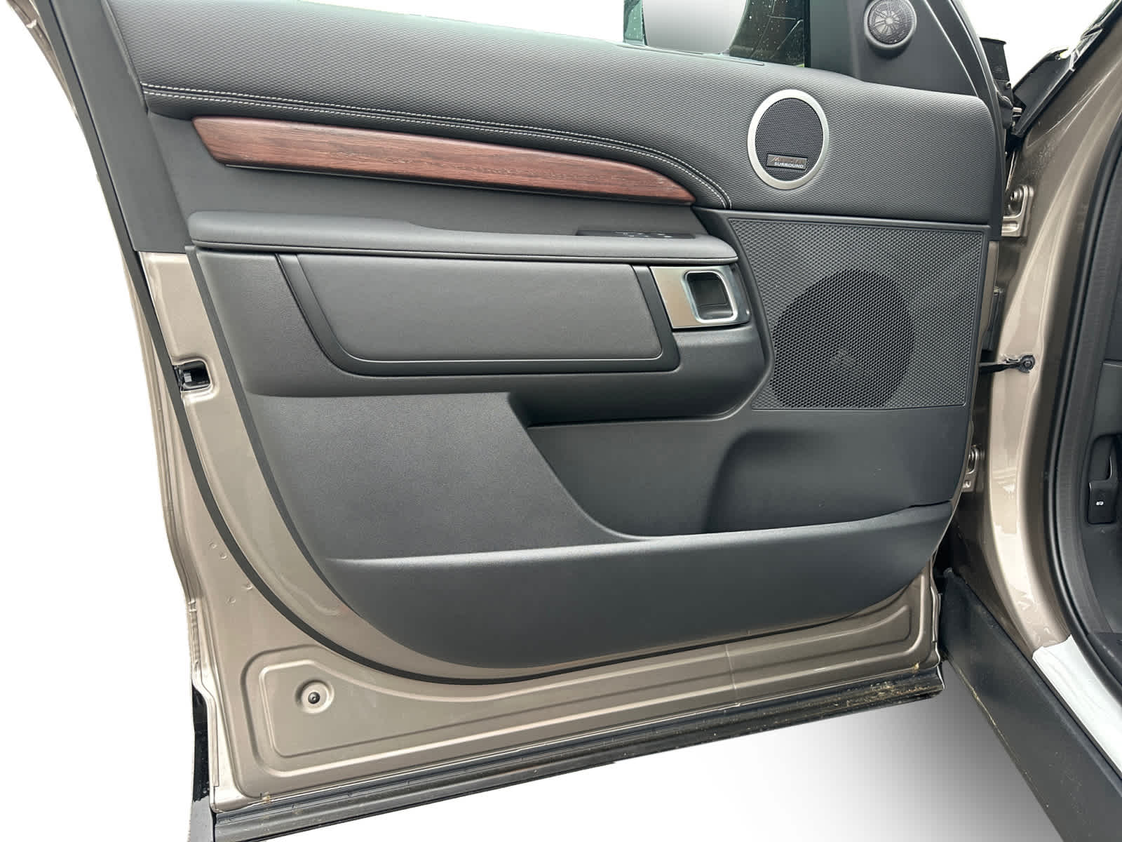 new 2025 Land Rover Discovery car, priced at $79,828