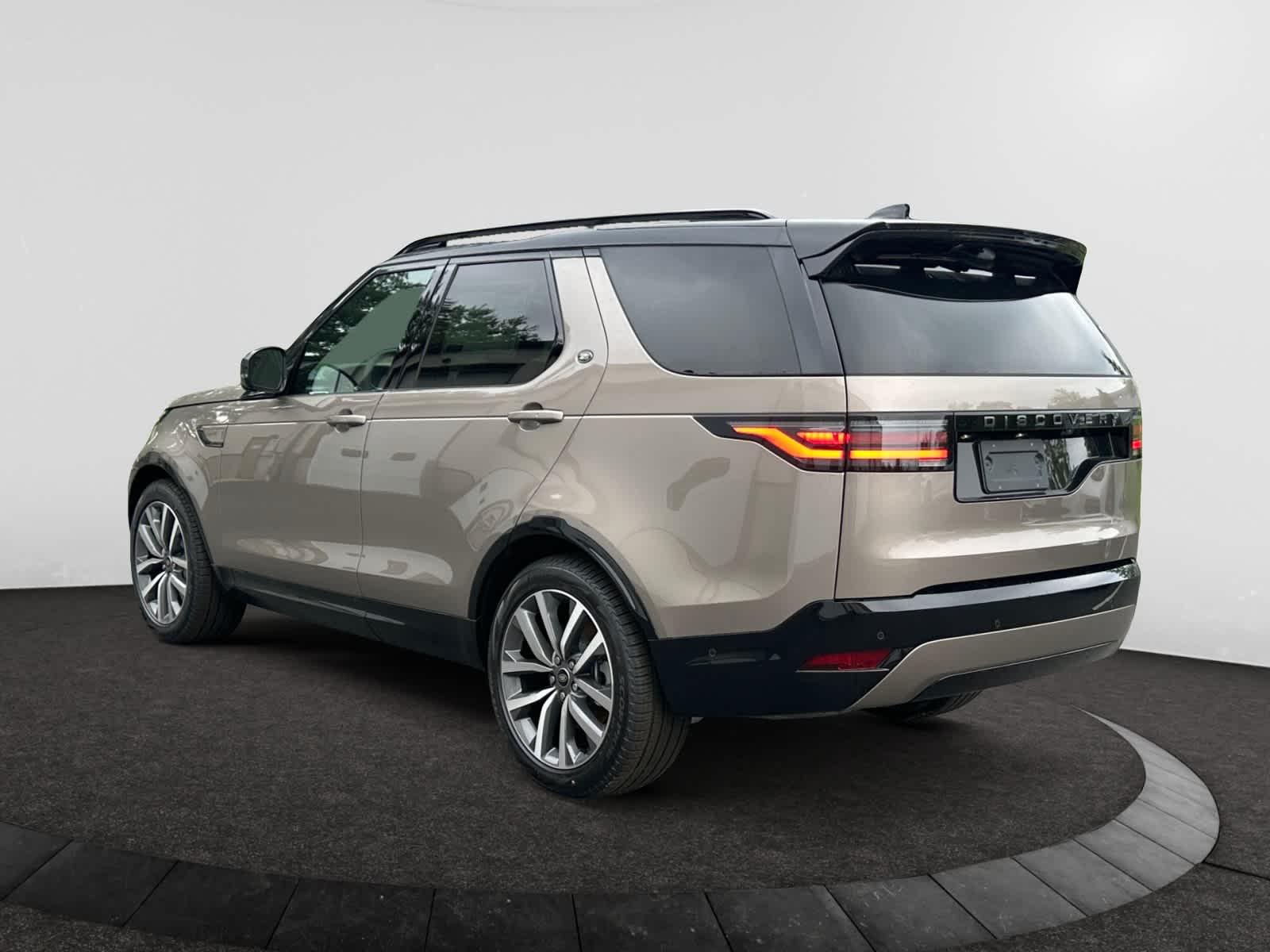new 2025 Land Rover Discovery car, priced at $73,118