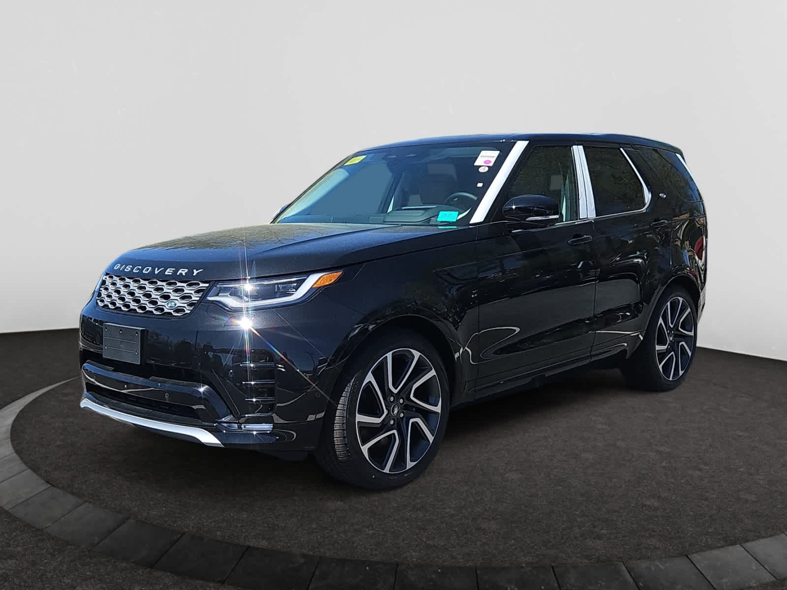 new 2025 Land Rover Discovery car, priced at $83,788