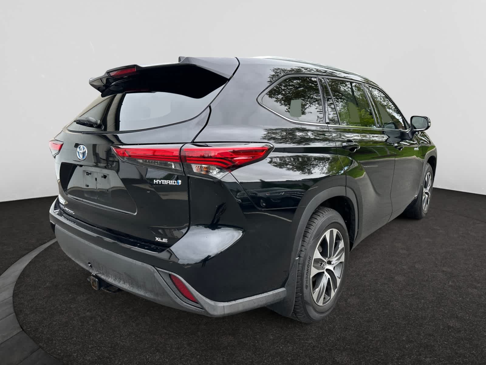 used 2020 Toyota Highlander Hybrid car, priced at $26,998