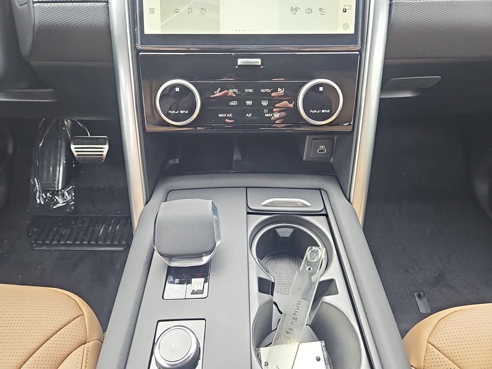new 2025 Land Rover Discovery car, priced at $75,278