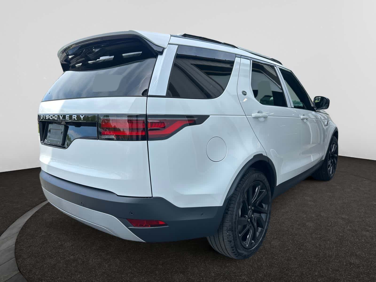 new 2025 Land Rover Discovery car, priced at $69,228