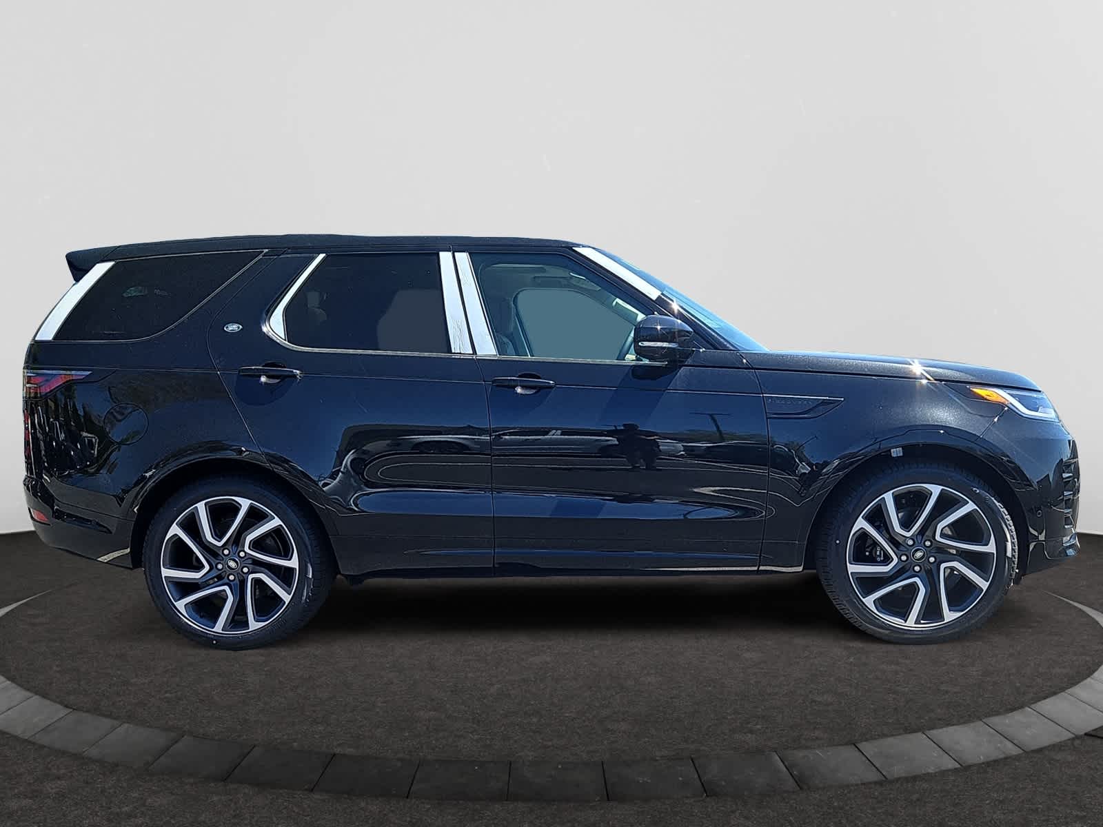 new 2025 Land Rover Discovery car, priced at $83,788