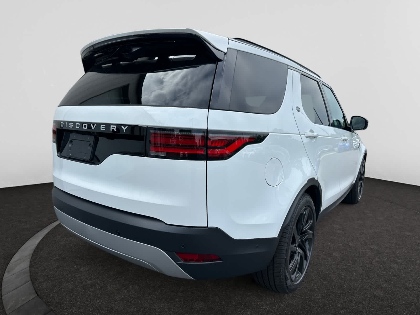 new 2025 Land Rover Discovery car, priced at $69,228