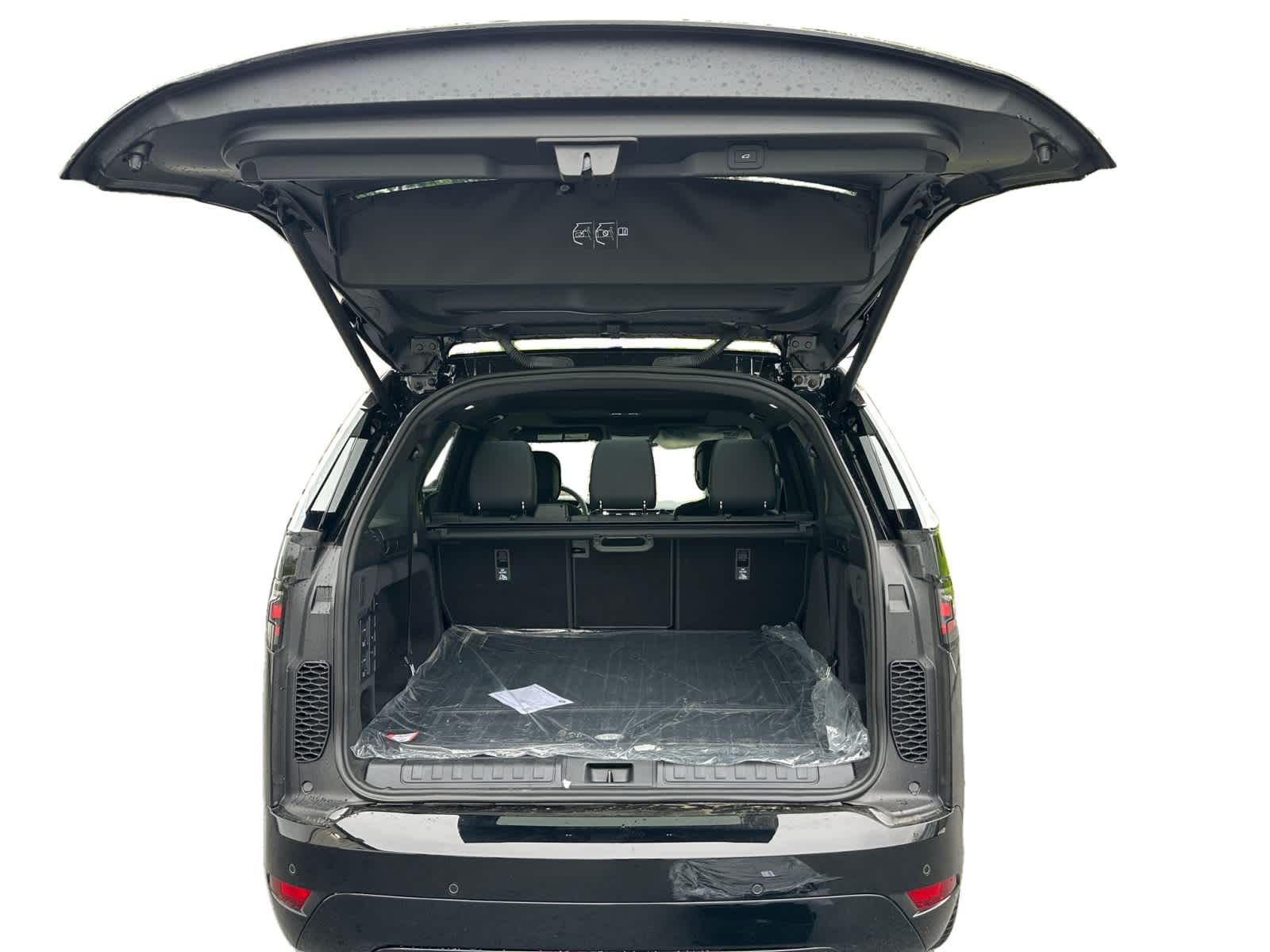 new 2025 Land Rover Discovery car, priced at $78,828