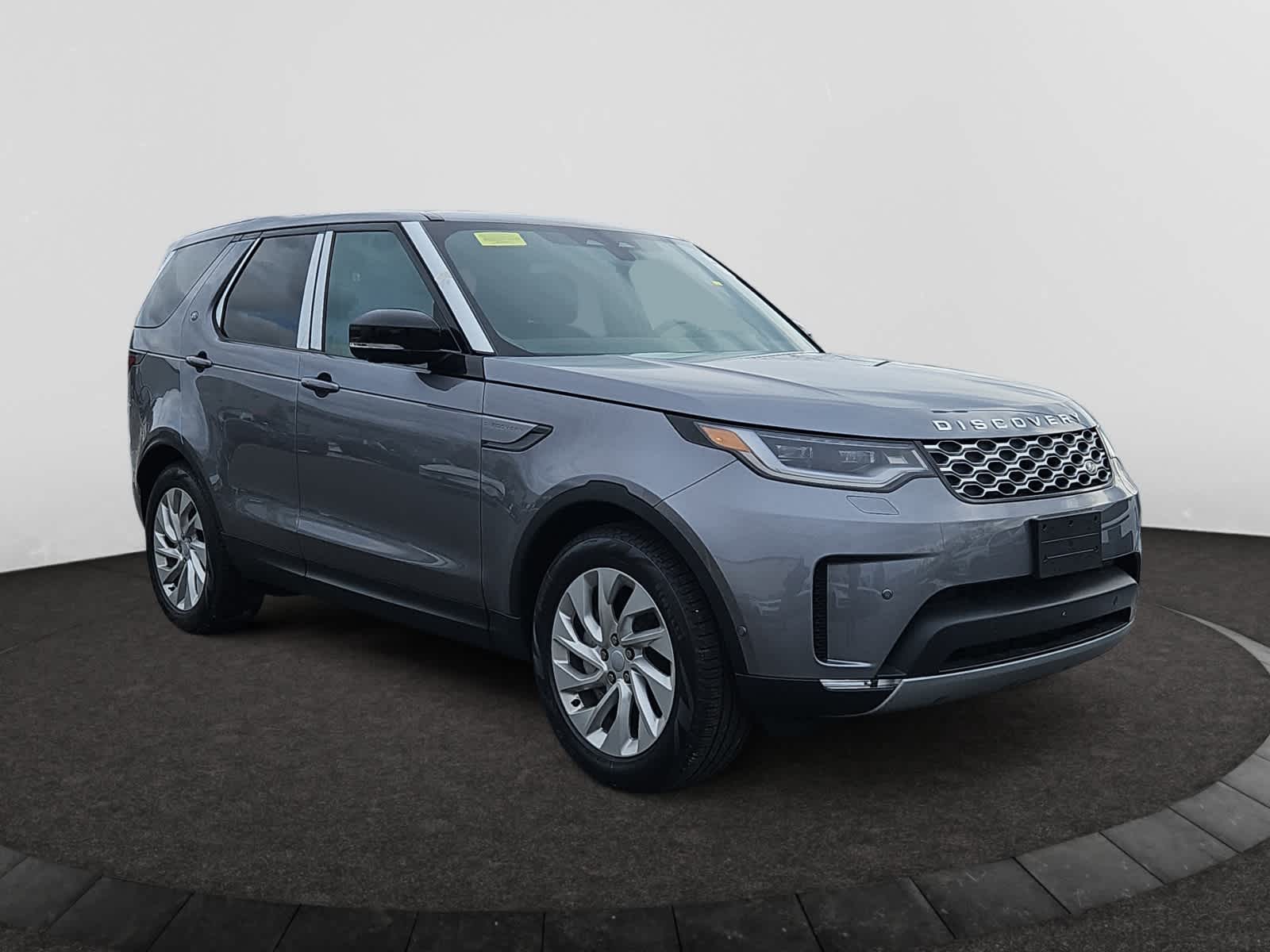 new 2025 Land Rover Discovery car, priced at $63,578