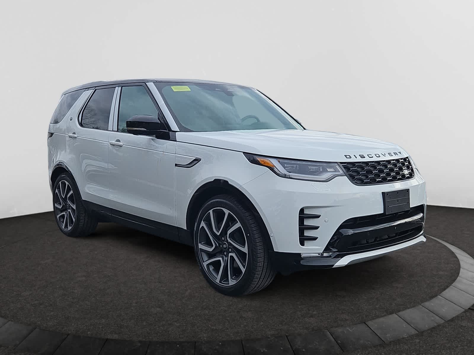 new 2025 Land Rover Discovery car, priced at $75,278
