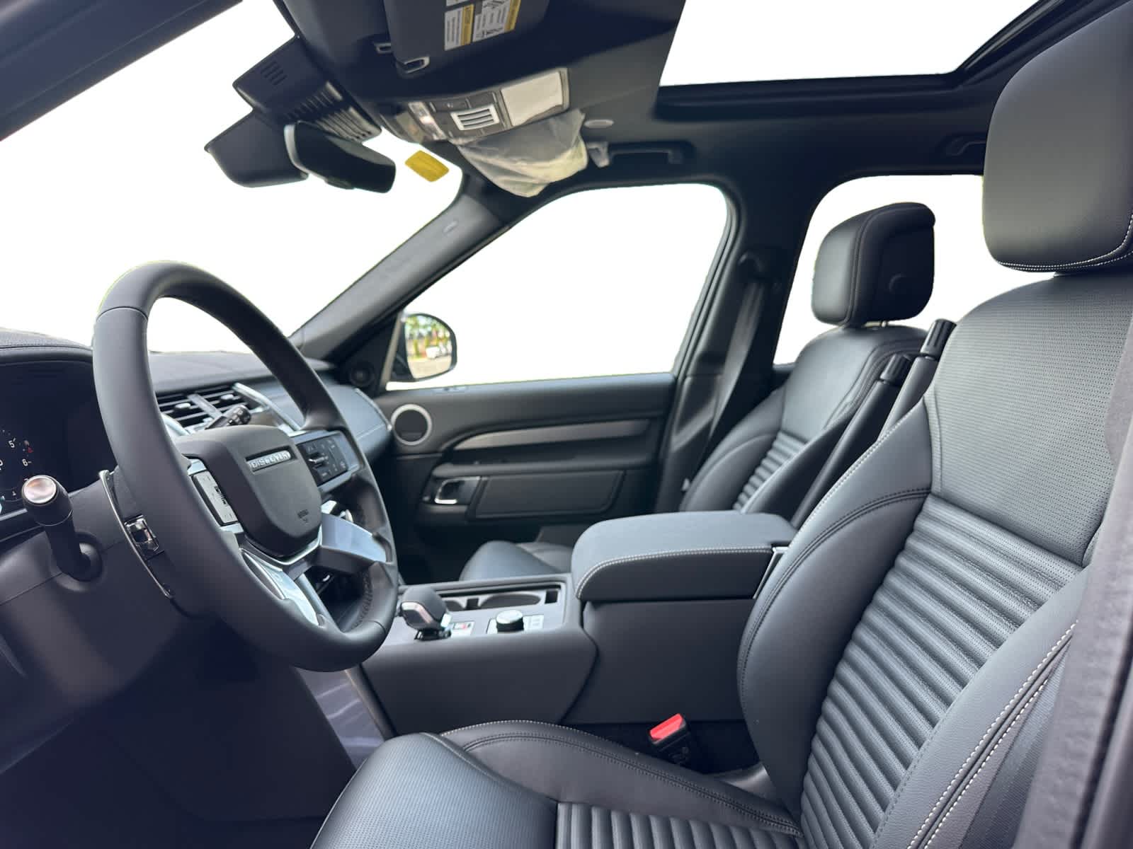 new 2025 Land Rover Discovery car, priced at $74,228