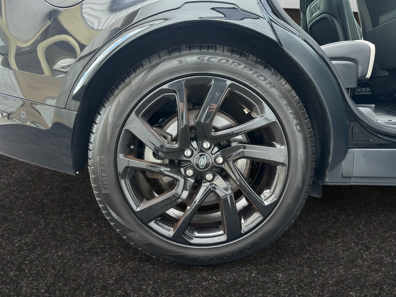 used 2022 Land Rover Discovery car, priced at $37,998