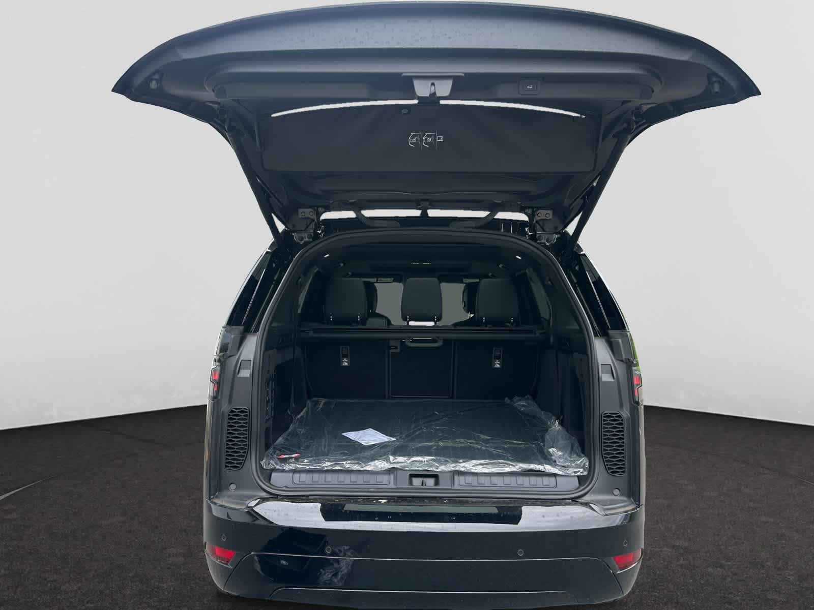 new 2025 Land Rover Discovery car, priced at $78,828