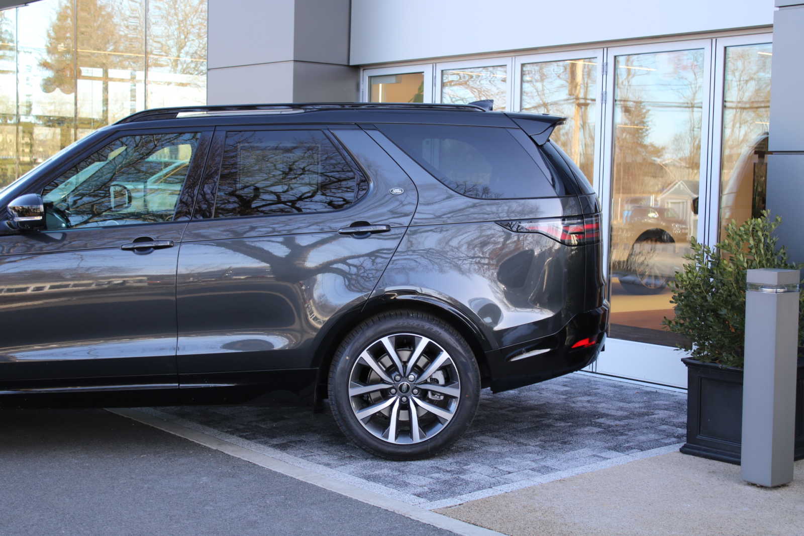 new 2024 Land Rover Discovery car, priced at $83,383