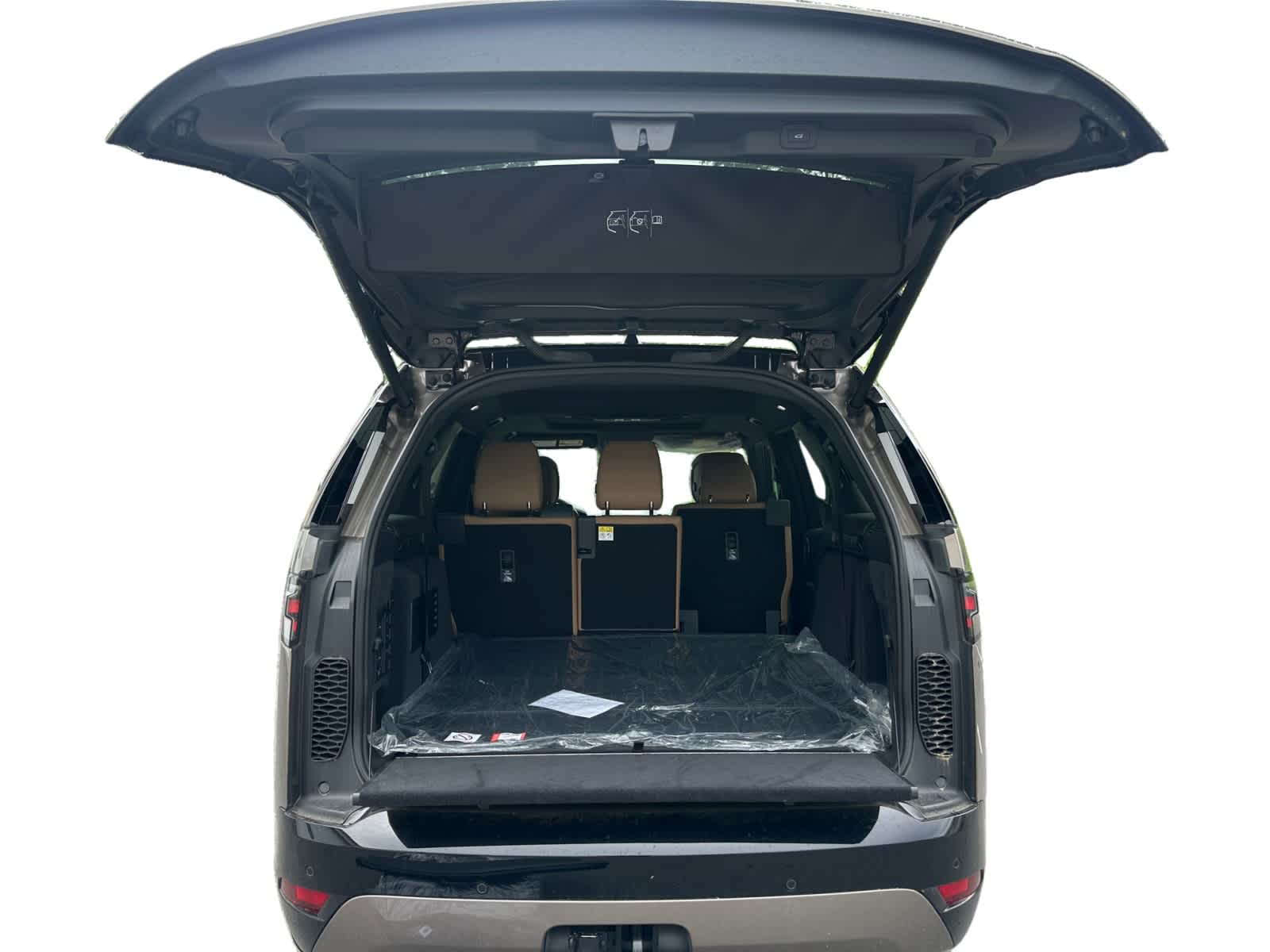 new 2025 Land Rover Discovery car, priced at $79,828