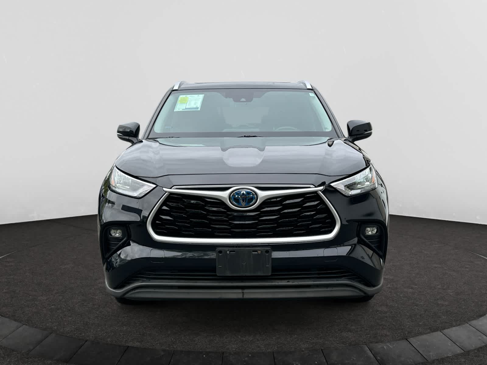 used 2020 Toyota Highlander Hybrid car, priced at $26,998