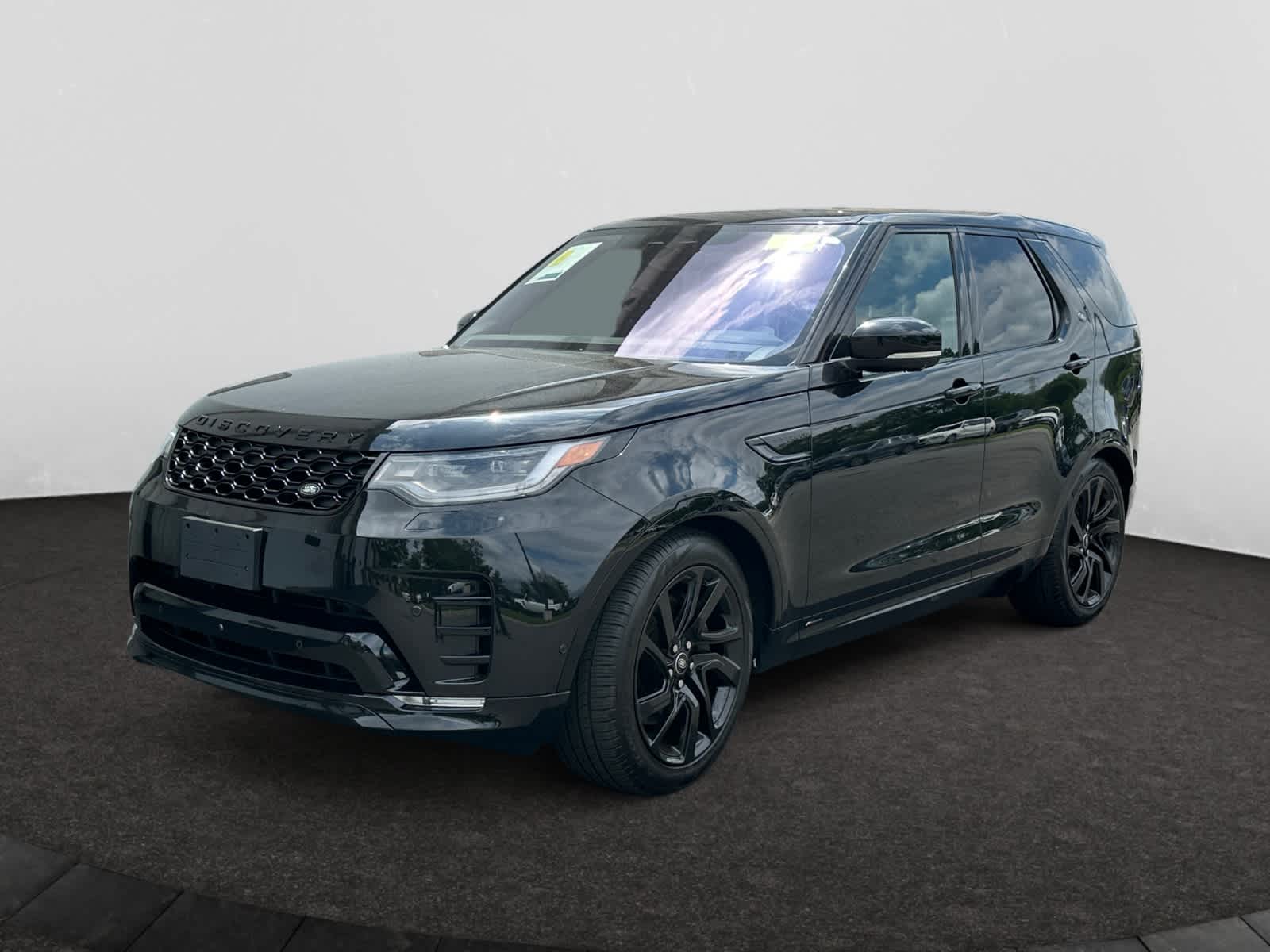used 2022 Land Rover Discovery car, priced at $37,998