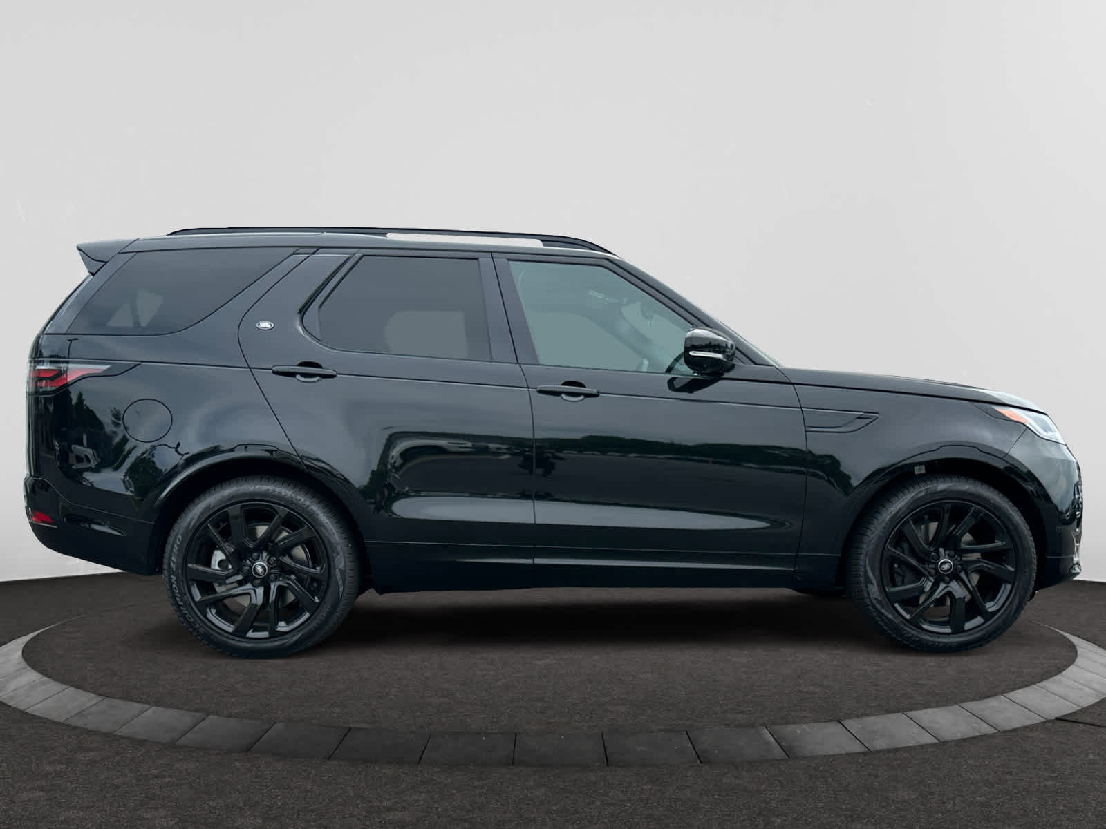 new 2025 Land Rover Discovery car, priced at $80,643