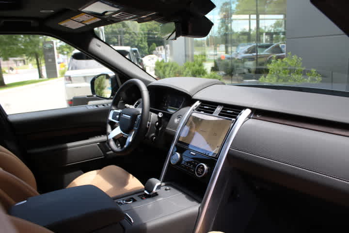 new 2024 Land Rover Discovery car, priced at $85,258