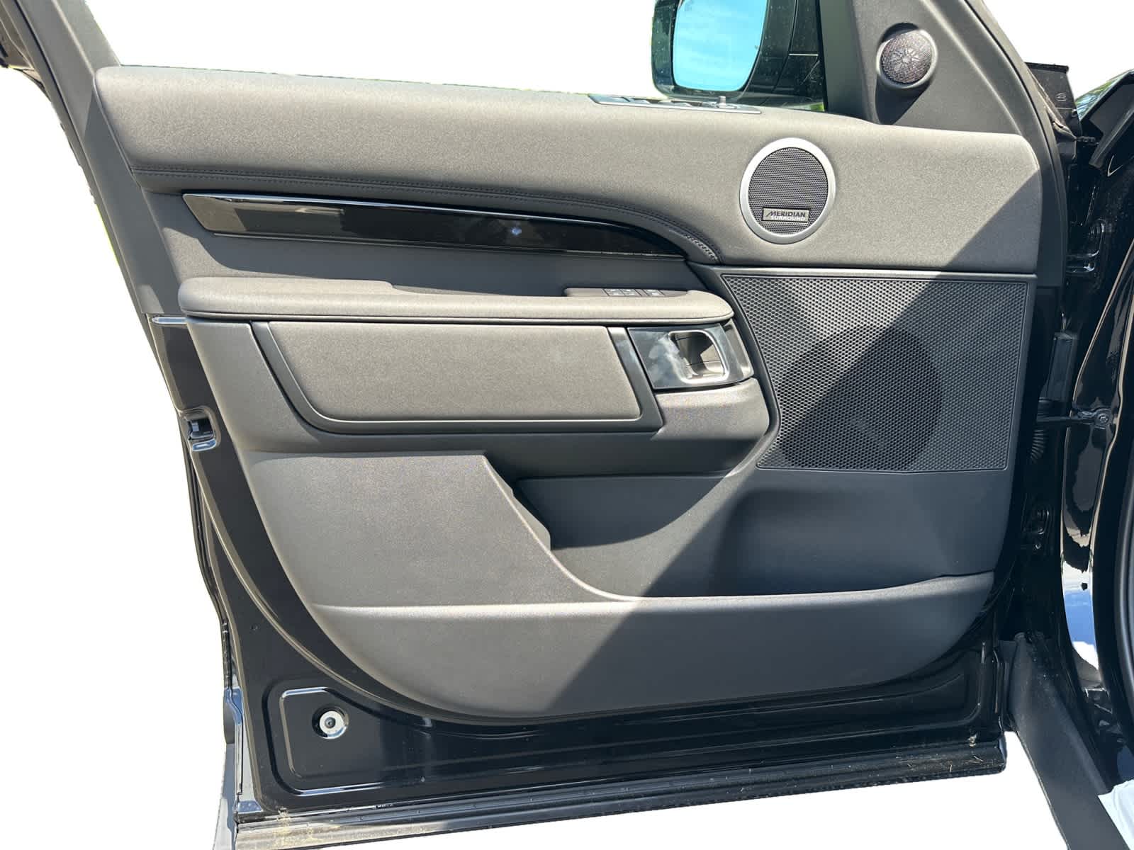 new 2025 Land Rover Discovery car, priced at $64,718