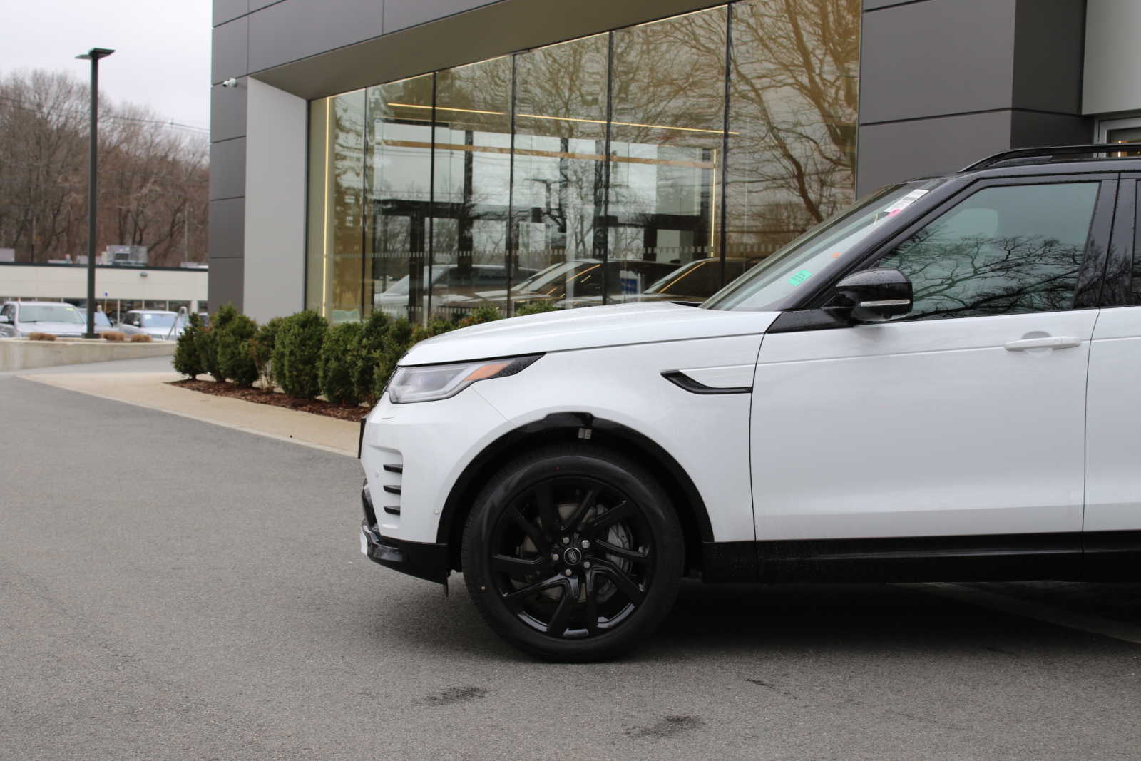 new 2024 Land Rover Discovery car, priced at $71,558
