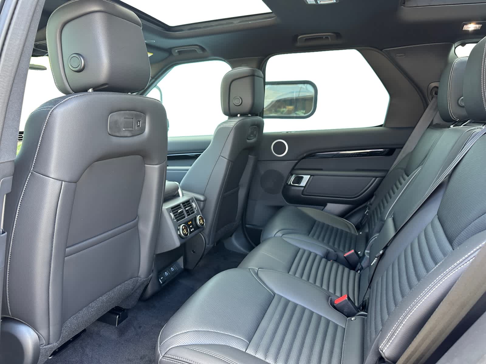 new 2025 Land Rover Discovery car, priced at $64,718