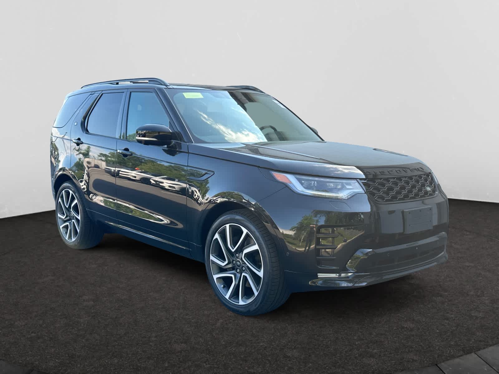 new 2025 Land Rover Discovery car, priced at $82,088