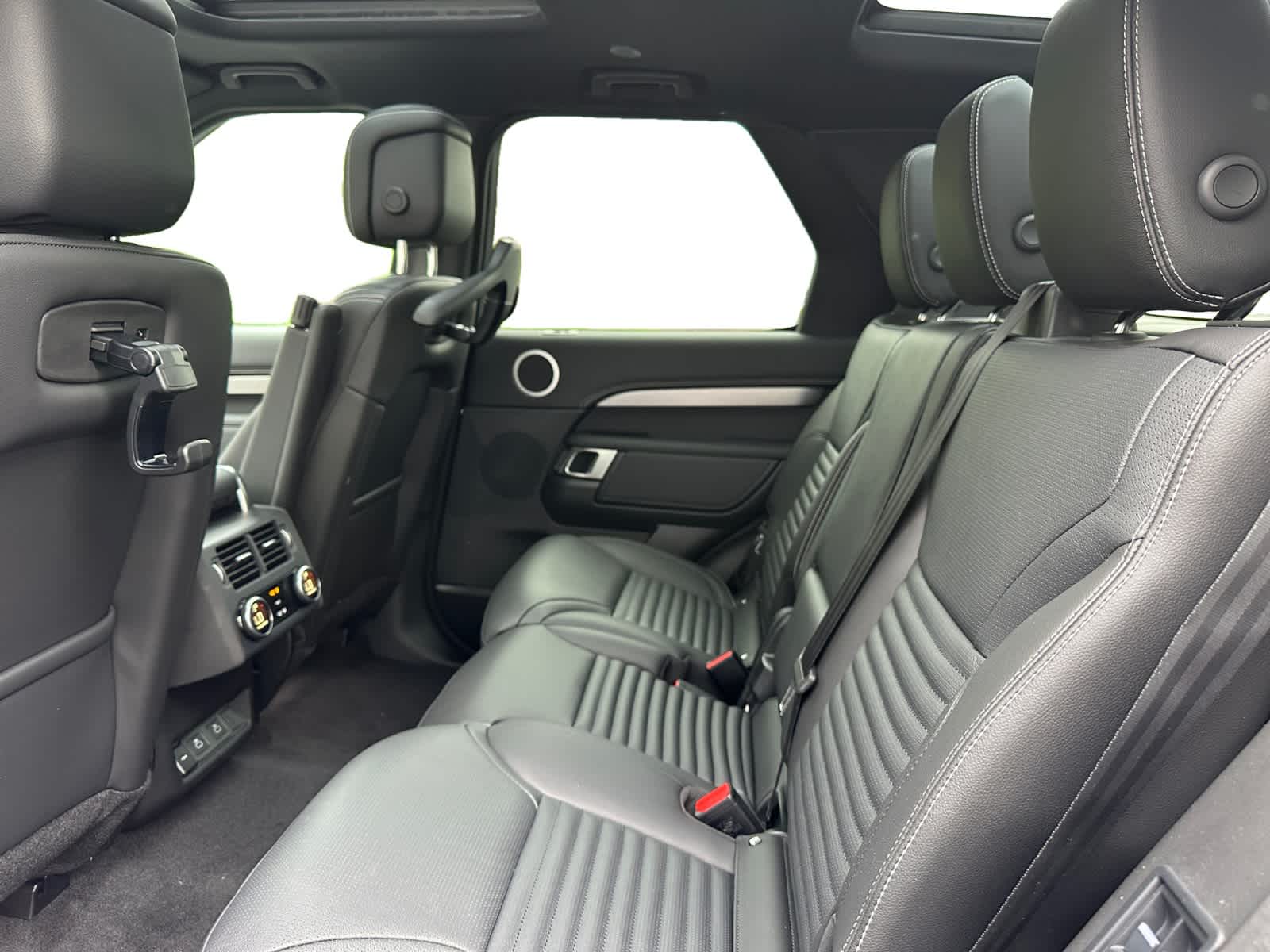 new 2025 Land Rover Discovery car, priced at $78,828