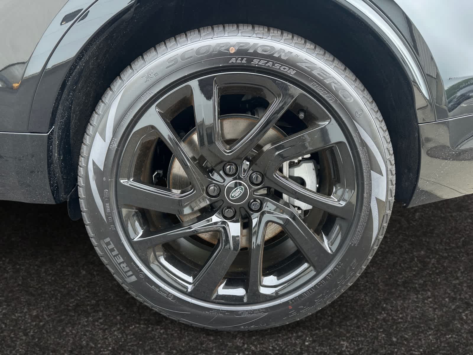 new 2025 Land Rover Discovery car, priced at $80,643