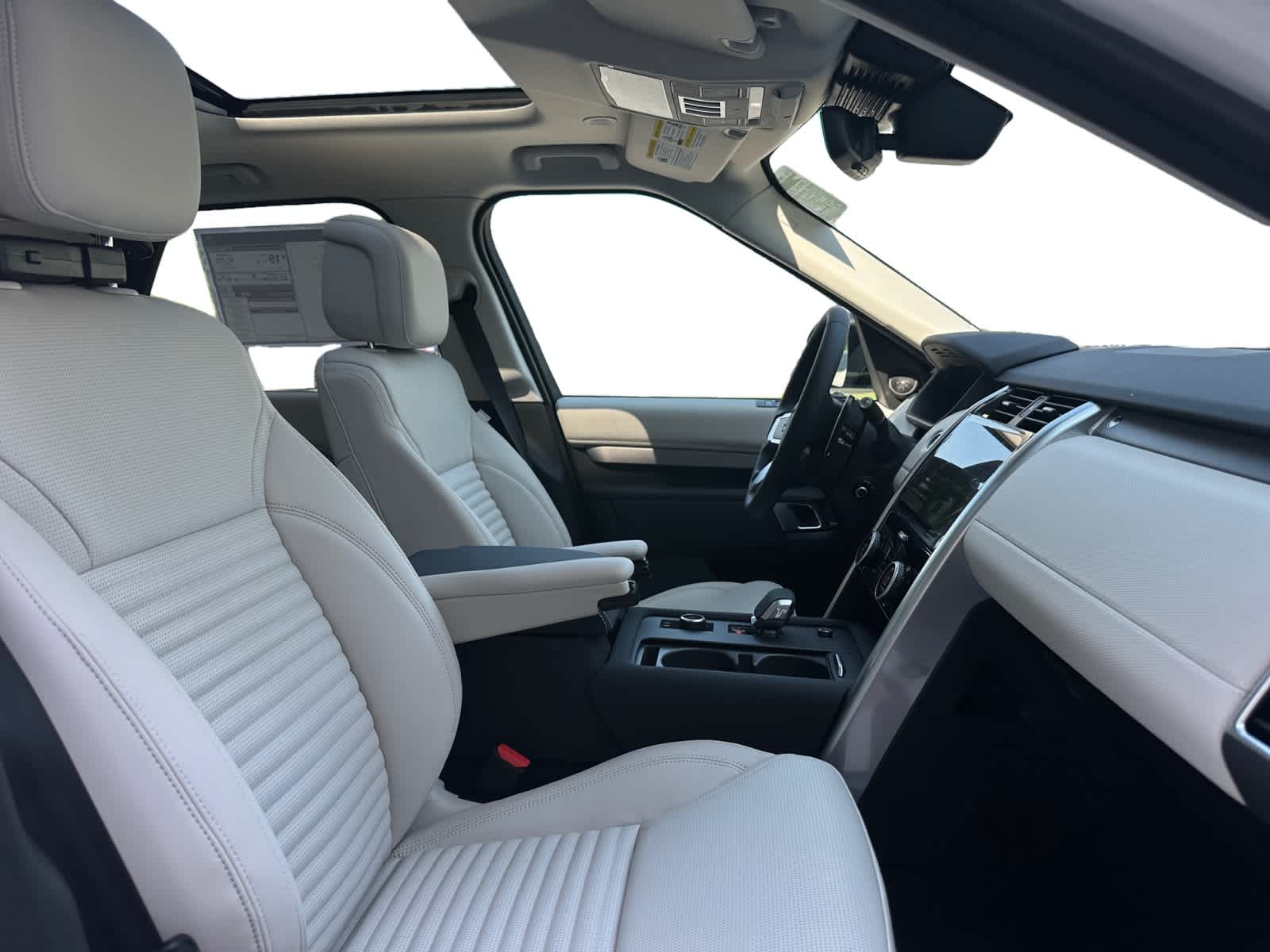 new 2025 Land Rover Discovery car, priced at $77,443