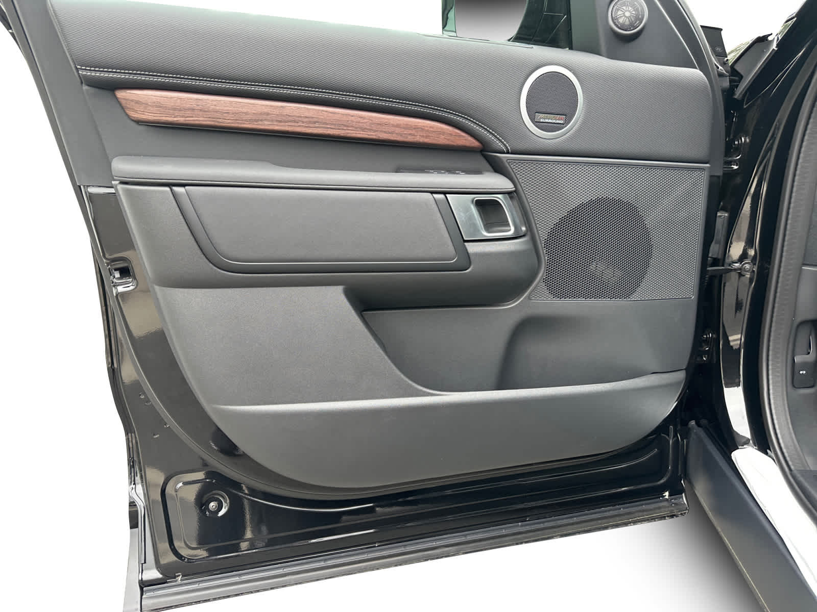 new 2025 Land Rover Discovery car, priced at $80,643