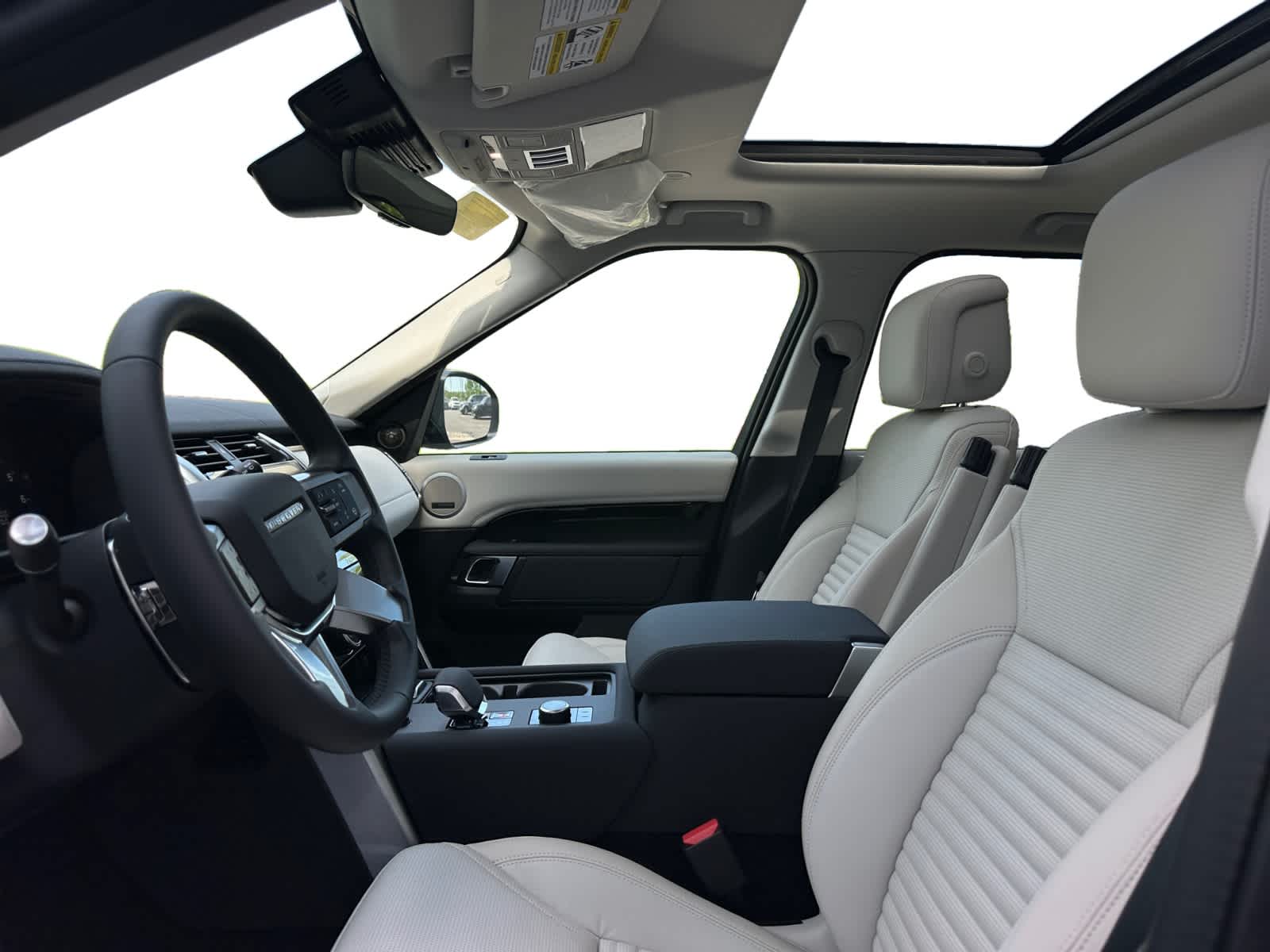 new 2025 Land Rover Discovery car, priced at $69,378