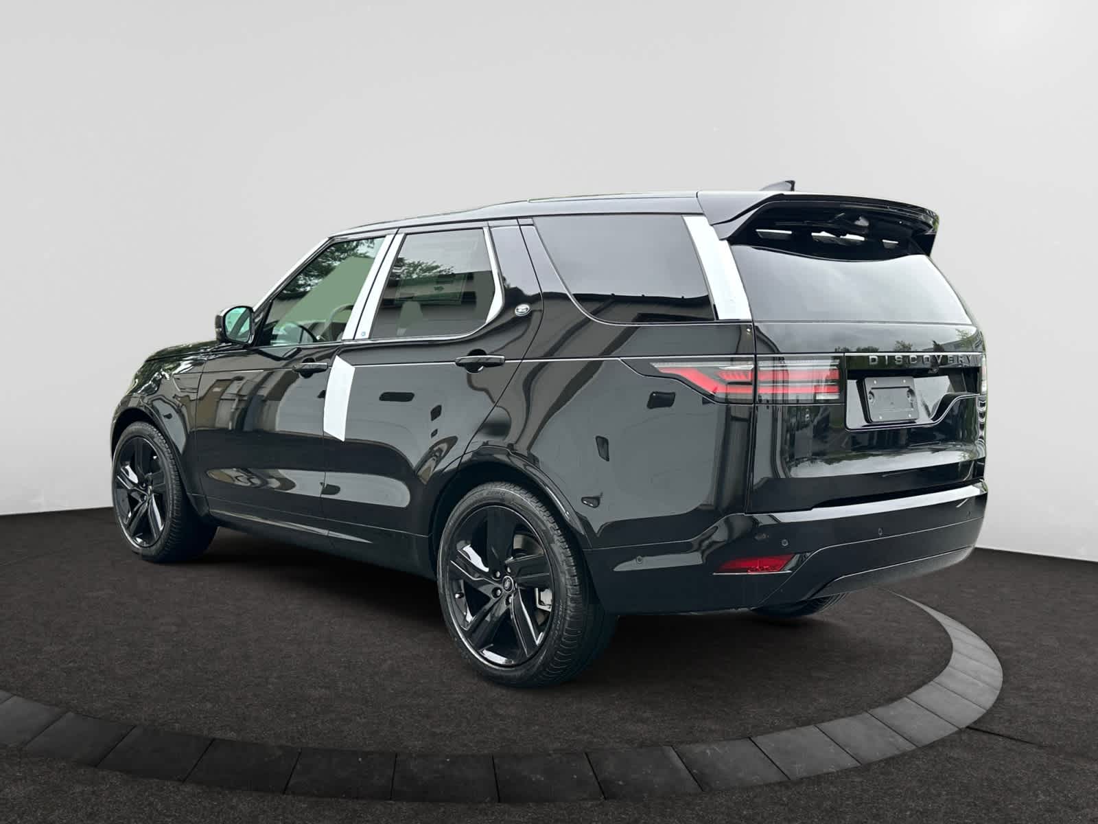 new 2025 Land Rover Discovery car, priced at $78,828