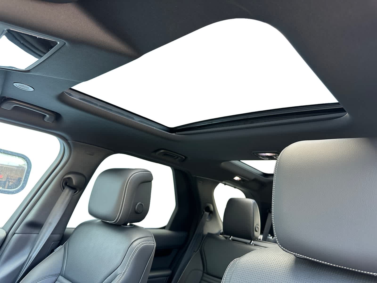 new 2025 Land Rover Discovery car, priced at $64,718