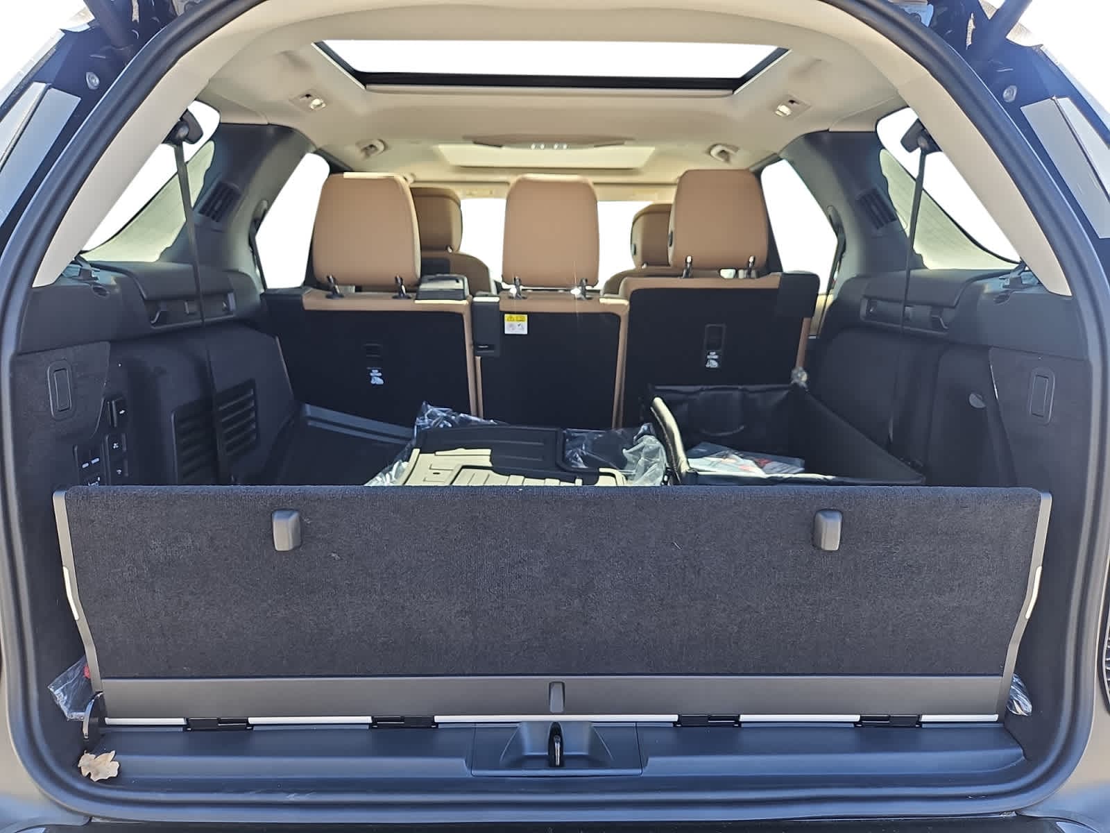 new 2025 Land Rover Discovery car, priced at $83,788