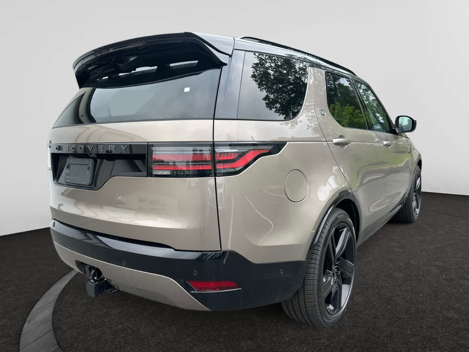 new 2025 Land Rover Discovery car, priced at $79,828