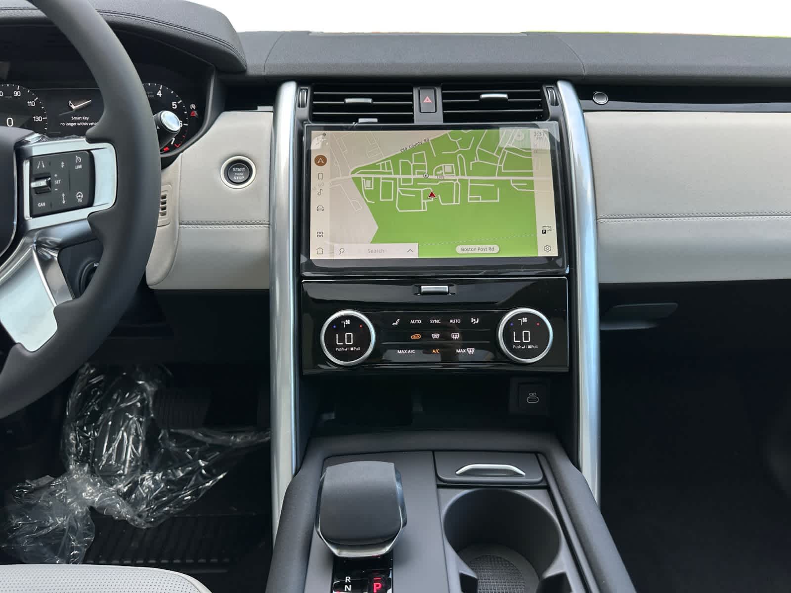 new 2025 Land Rover Discovery car, priced at $69,378