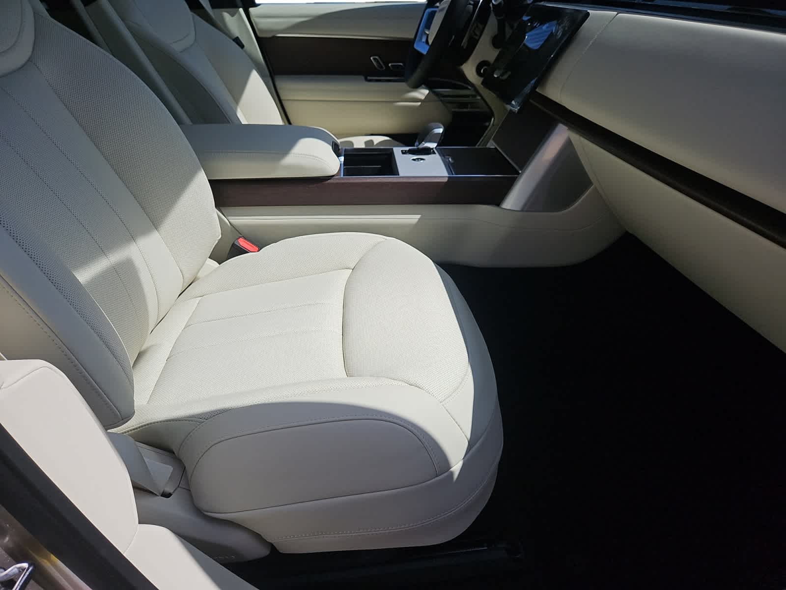 new 2025 Land Rover Range Rover car, priced at $146,655