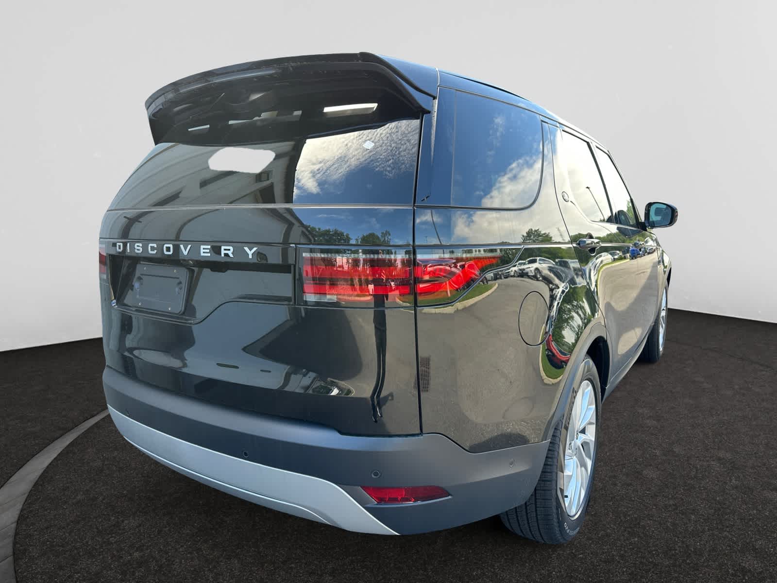 new 2025 Land Rover Discovery car, priced at $64,718