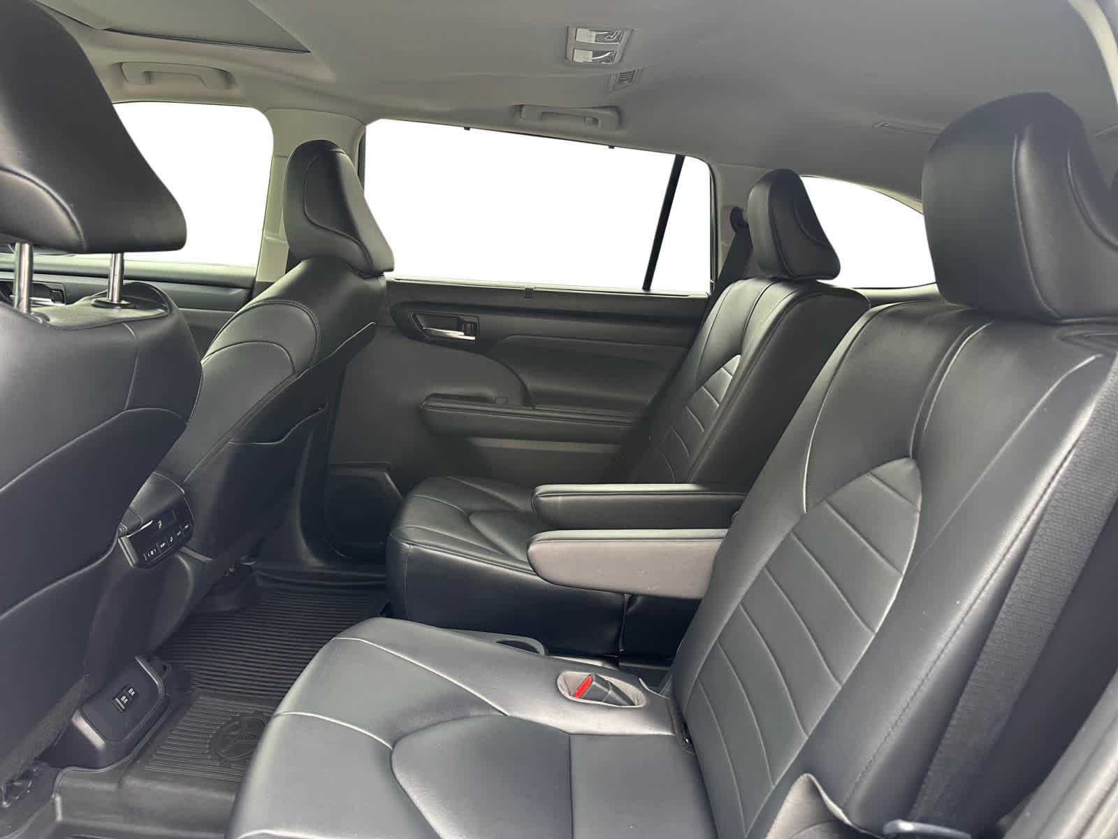 used 2020 Toyota Highlander Hybrid car, priced at $26,998