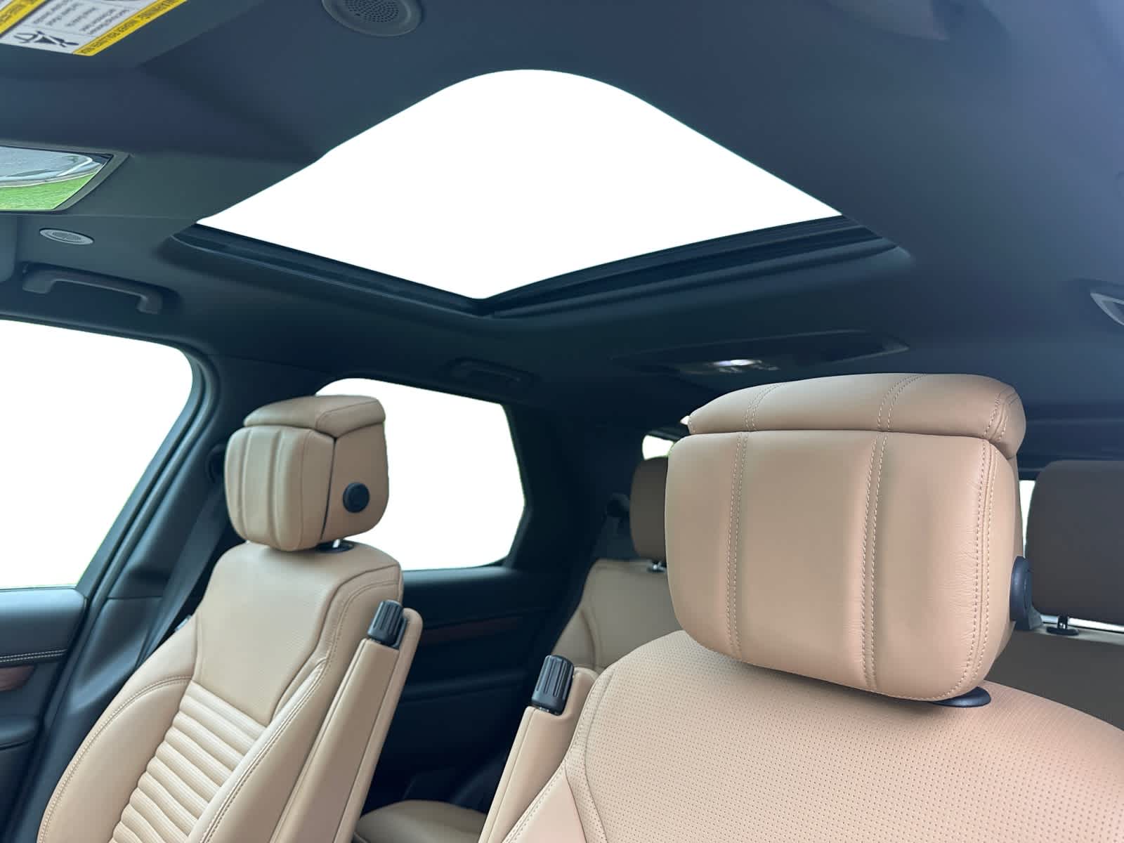 new 2025 Land Rover Discovery car, priced at $79,828