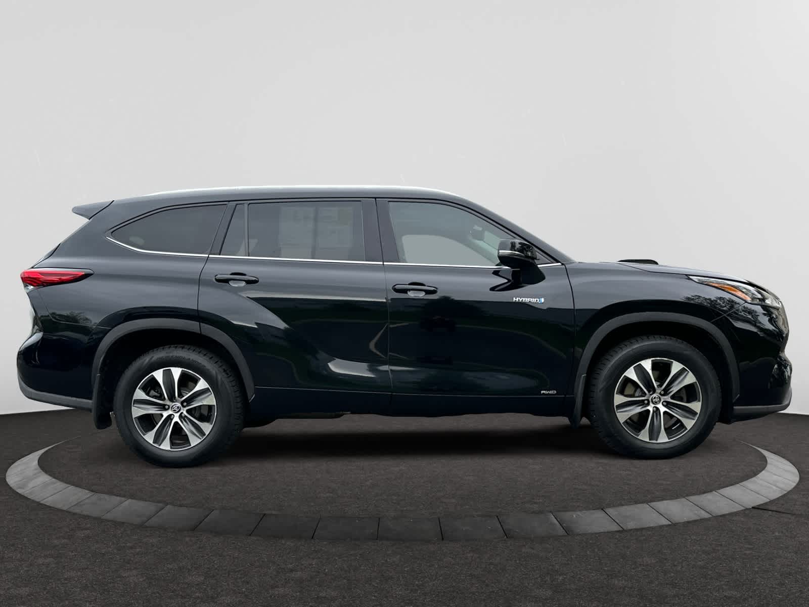 used 2020 Toyota Highlander Hybrid car, priced at $26,998