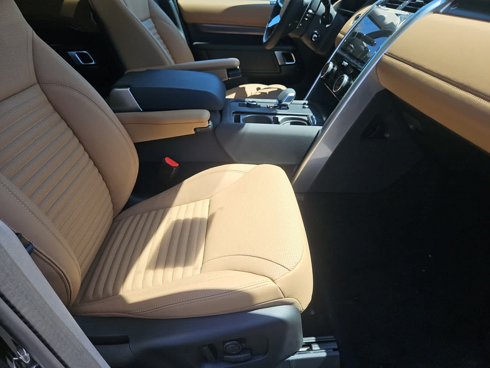 new 2025 Land Rover Discovery car, priced at $83,788