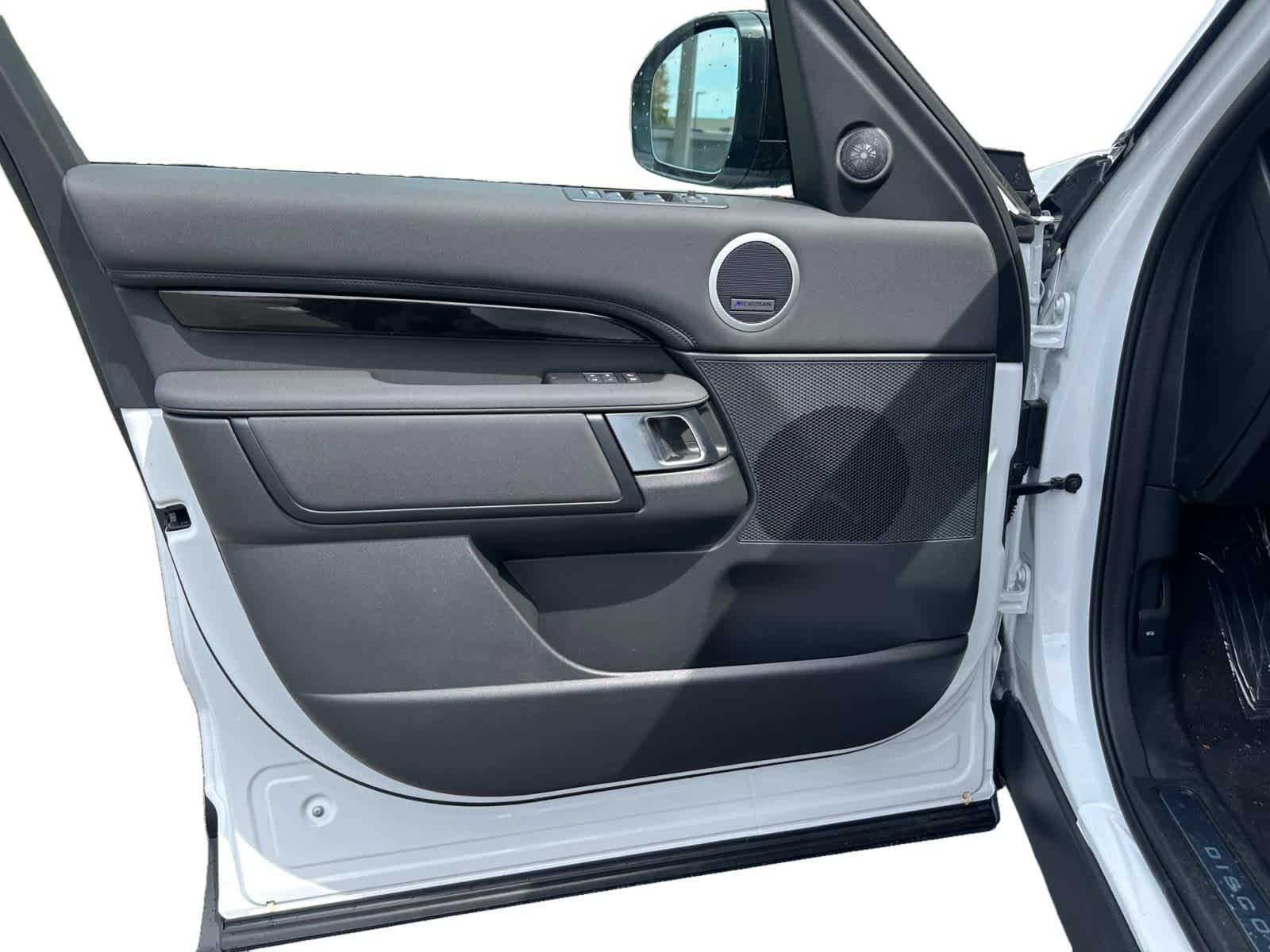 new 2025 Land Rover Discovery car, priced at $69,228