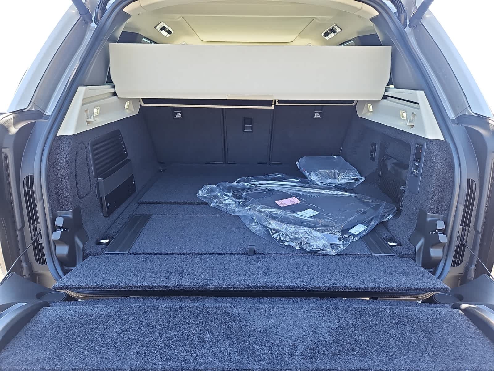 new 2025 Land Rover Range Rover car, priced at $146,655