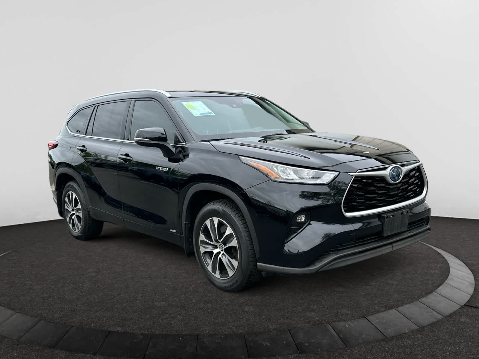 used 2020 Toyota Highlander Hybrid car, priced at $26,998