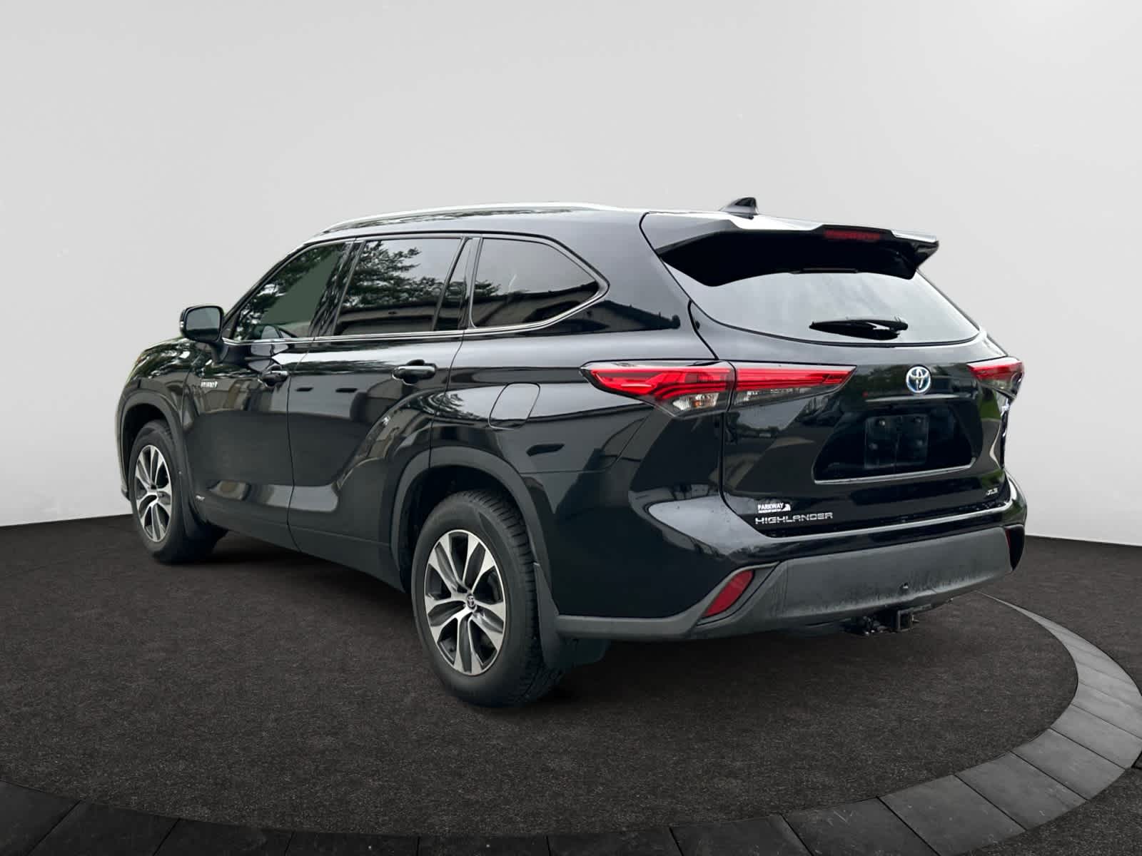 used 2020 Toyota Highlander Hybrid car, priced at $26,998