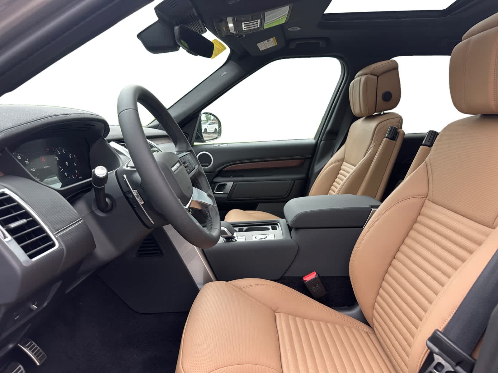 new 2025 Land Rover Discovery car, priced at $79,828