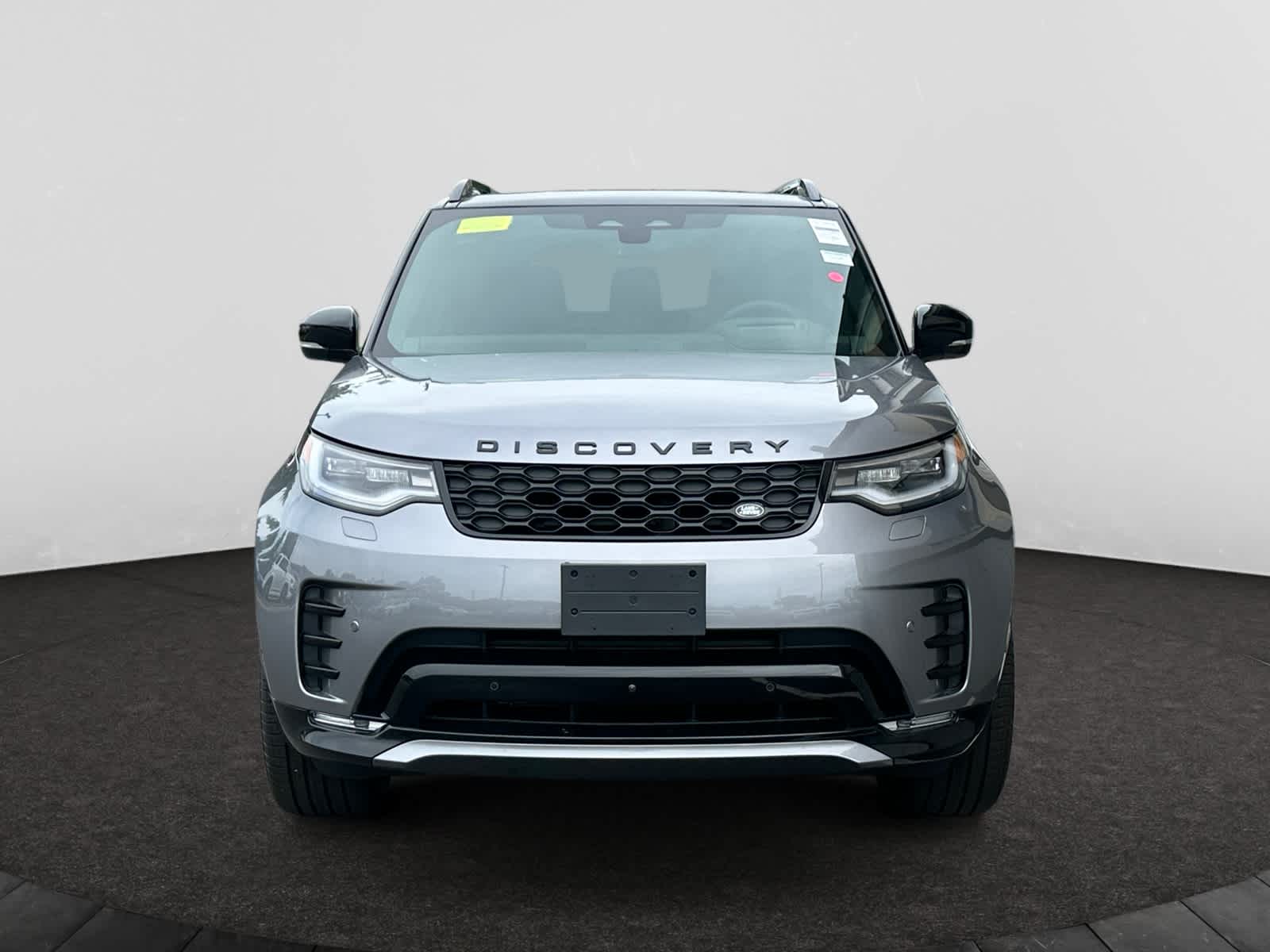 new 2025 Land Rover Discovery car, priced at $74,228