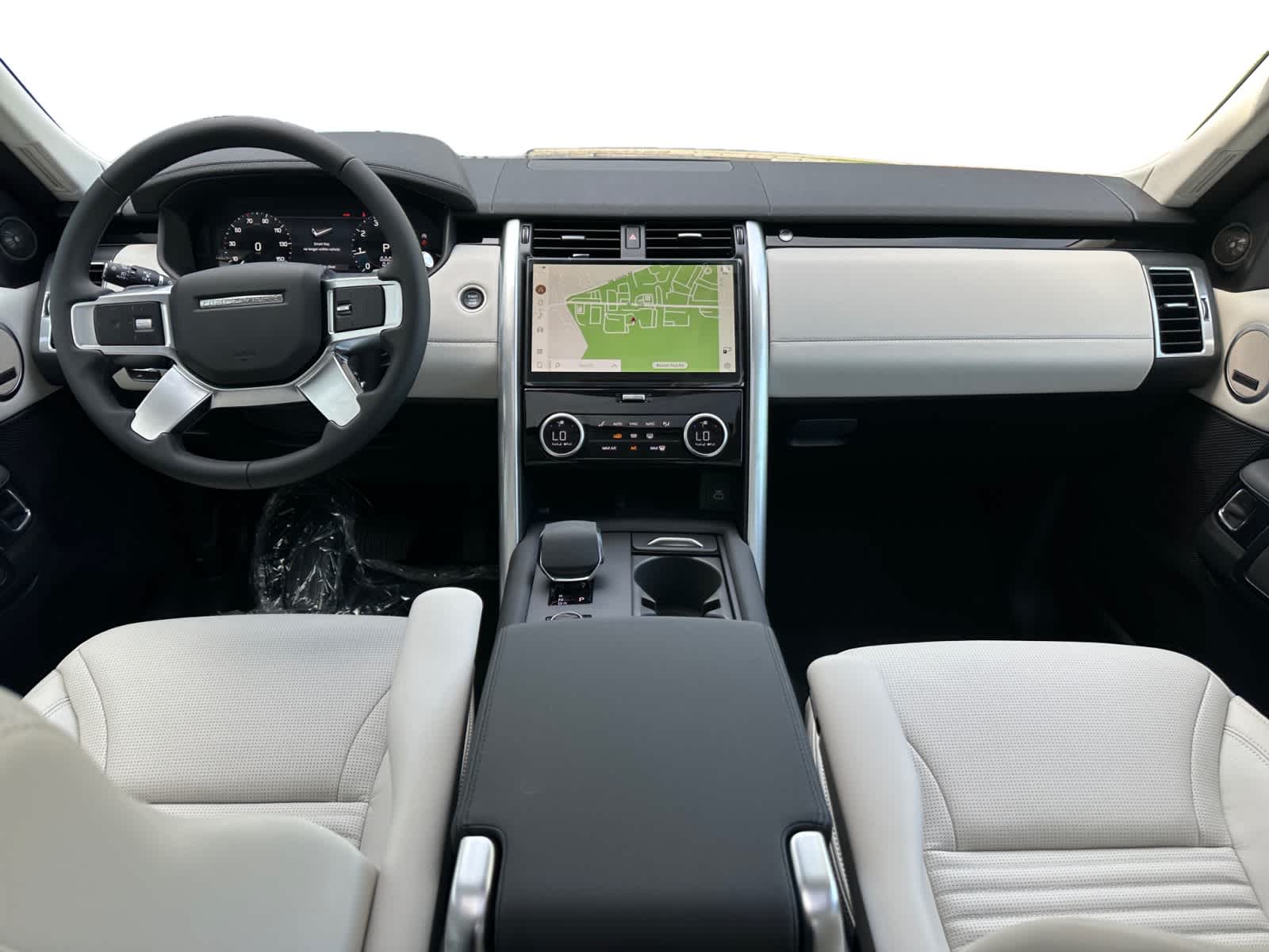 new 2025 Land Rover Discovery car, priced at $69,378