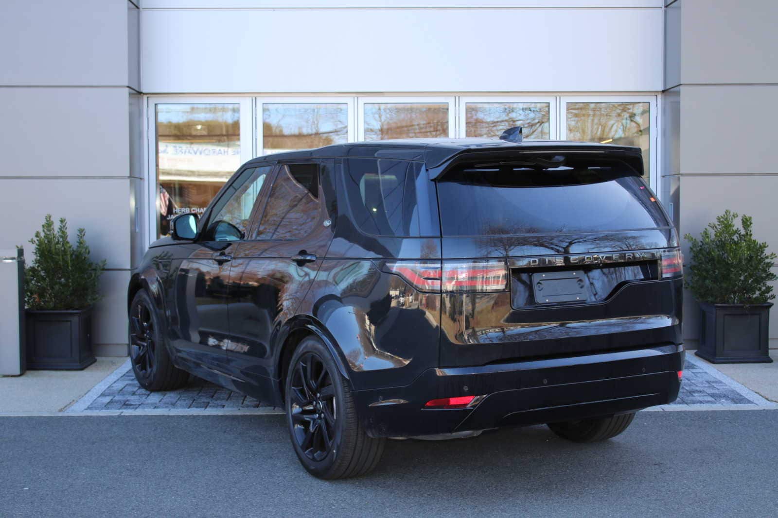new 2024 Land Rover Discovery car, priced at $71,548